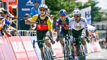 Cofidis rider Bryan Coquard from France (L) reacts after winning stage 4 of the Tour Down Under cycling race in Adelaide on January 24, 2025. (Photo by Brenton Edwards / AFP)