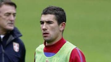 <b>PIENSA EN BLANCO. </b>Kolarov está concentrado con Serbia, pero tiene la mente en Madrid.