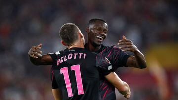 ROME, ITALY - SEPTEMBER 15: Andrea Belotti of AS Roma celebrates with Mady Camara after scoring the goal of 3-0 during the UEFA Europa League group C match between AS Roma and HJK Helsinki at Stadio Olimpico on September 15, 2022 in Rome, Italy. (Photo by Matteo Ciambelli/DeFodi Images via Getty Images)