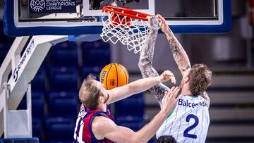 Balcerowski, machacando el aro del King Szczecin.