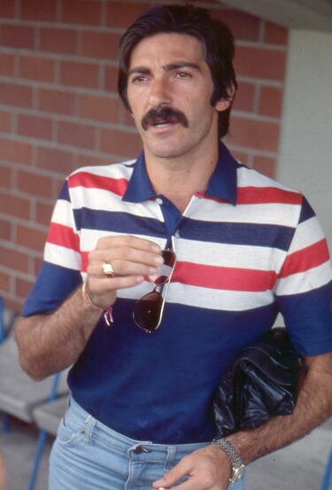 El “Bigotón” fichó con los Potros de Hierro en el año de 1979 y estuvo tres años defendiendo el arco azulgrana, llegó a una final de liga del fútbol mexicano y también los dirigió en 1988.
