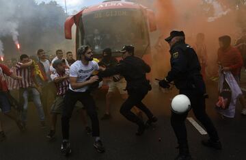 Pitched battles mar the return of the Asturian derby