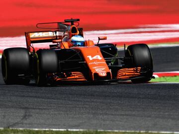 MONTMELO, SPAIN - MAY 13:  Fernando Alonso of Spain driving the (14) McLaren Honda Formula 1 Team McLaren MCL32 on track during qualifying for the Spanish Formula One Grand Prix at Circuit de Catalunya on May 13, 2017 in Montmelo, Spain.  (Photo by David Ramos/Getty Images)