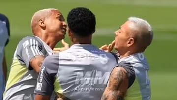 Eduardo Vargas revela la verdad tras el incidente con Deyverson: “Qué bueno...”