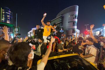 Los Angeles celebra la victoria de sus Lakers