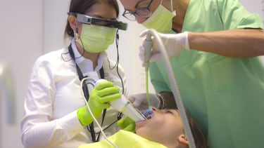 Así puedes quitar (y prevenir) el sarro de los dientes 