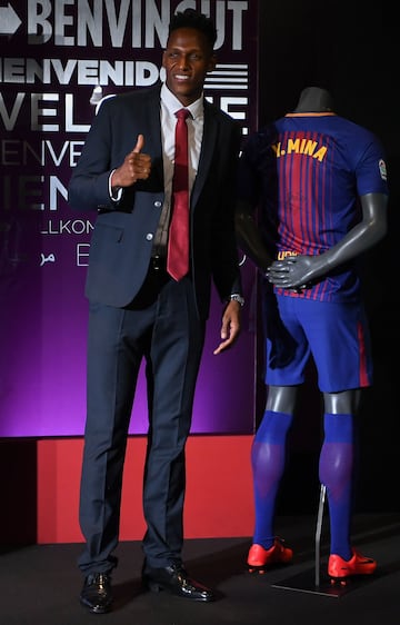 Yerry Mina presentado presentado en el Barcelona en el Camp Nou