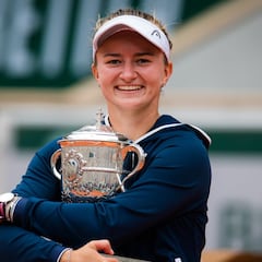 Krejcikova se corona delante de su paisana Navratilova