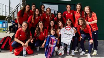 Iberdrola invit&oacute; a Mar&iacute;a V&aacute;zquez y a sus hijas Roc&iacute;o y Mar&iacute;a a ver el partido Barcelona-Sevilla correspondiente a la jornada 27 de la Liga Iberdrola. 