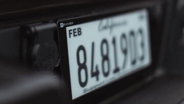 Matrículas digitales con app para móviles, GPS y anti-robo, el DNI de los coches para el futuro