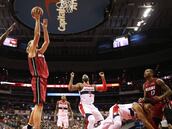 Olynyk saca de Washington la victoria en el último segundo