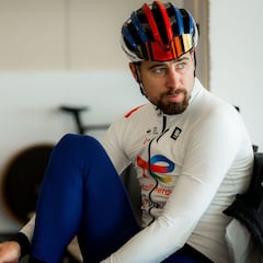 "Los ciclistas jóvenes no tienen respeto, orinan en medio del pelotón"