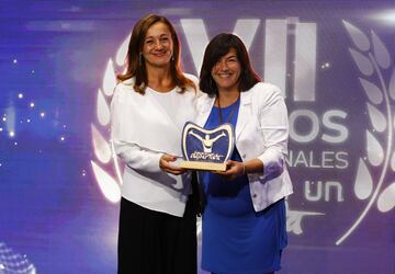 María José Rienda, premio Fundación Juan Antonio Samaranch-Familia Fernández Ochoa, con Lola Fernández Ochoa.