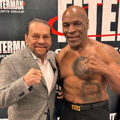 Mike Tyson presume de físico antes de su regreso