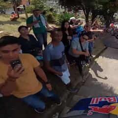 La frenética bajada de Tomas Slavik en 59 segundos por las calles de Manizales