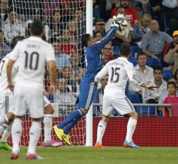 23/09/14 5ª Jornada Real Madrid - Elche
Parada de Keylor Navas portero del Real Madrid