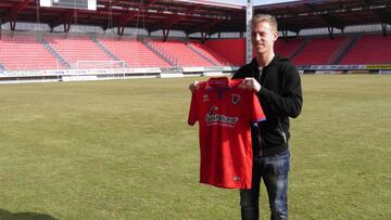 Presentación de Nieto como nuevo jugador del Numancia.