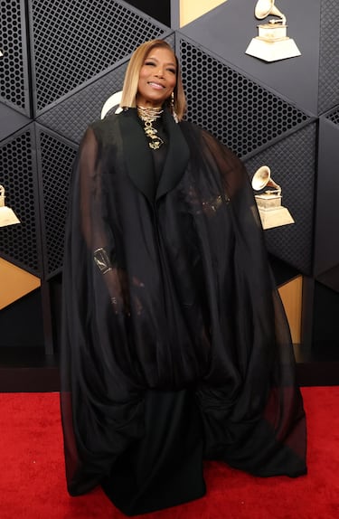 Queen Latifah posa en la alfombra roja.