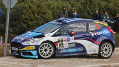 Miguel Fuster con el Ford en el Rally de Madrid.