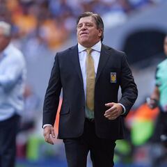 Miguel Herrera con saldo negativo ante América