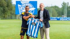 Salva Sevilla junto a Fernando Soriano en su presentación con el Deportivo.