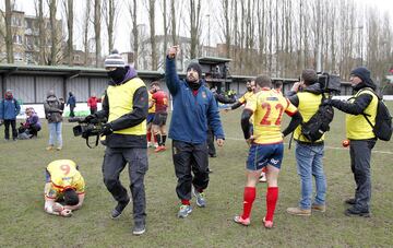 Un pésimo arbitraje provoca una bronca y el Mundial se aleja