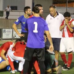 Un árbitro salva la vida a un jugador que se asfixiaba