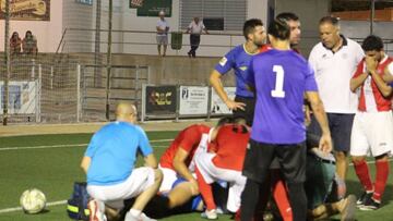 Un árbitro salva la vida a un jugador que se asfixiaba