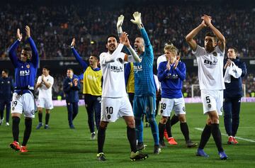 Los jugadores del Valencia celebraron la clasficación para la final de la Copa del Rey.