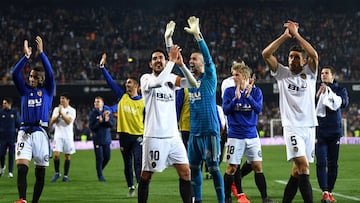 Los jugadores del Valencia celebraron la clasficación para la final de la Copa del Rey.