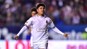 ¿Nueva polémica en Chivas? Caso “Chofis” enfrenta versiones distintas