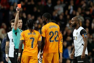 El derbi es un volcn: cartas, amenazas de demanda, pancartas, vi?etas de IKEA...