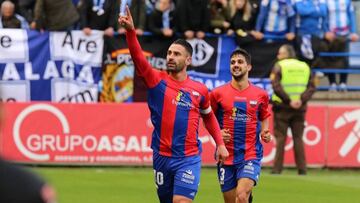 Kike celebra su gol con el Extremadura. 