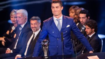 ZURICH, SWITZERLAND - JANUARY 09: The Best FIFA Men's Player Award winner Cristiano Ronaldo of Portugal and Real Madrid delivers a speech during The Best FIFA Football Awards 2016 on January 9, 2017 in Zurich, Switzerland. (Photo by Philipp Schmidli/Getty Images)