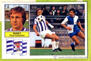 En 1976 ficha por el Valladolid donde permanecerá hasta 1984