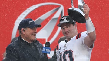 DENVER, COLORADO - JANUARY 25: Drake Maye #10 of the New England Patriots celebrates with the Lamar Hunt Trophy during the Trophy Presentation of the AFC Championship Playoff game against the Denver Broncos at Empower Field At Mile High on January 25, 2026 in Denver, Colorado. The New England Patriots defeat the Denver Broncos 10-7. Matthew Stockman/Getty Images/AFP (Photo by MATTHEW STOCKMAN / GETTY IMAGES NORTH AMERICA / Getty Images via AFP)