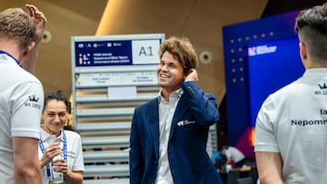 Carlsen subasta los “pantalones prohibidos”