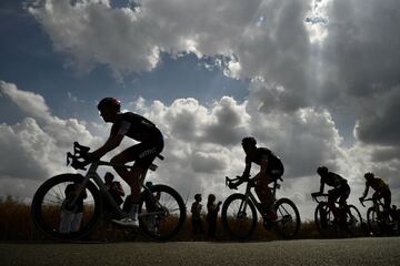 Michael Schar, Stefan Kung y Greg Van Avermaet 