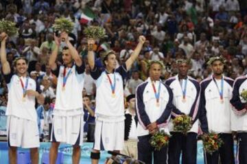 La Selección de Argentina ganó el oro olímpico en 2004 venciendo a Estados Unidos en la semifinal y a Italia en la final.