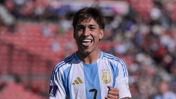 Argentina's forward #07 Maher Carrizo celebrates scoring his team's second goal during the 2025 FIFA U-20 World Cup round of 16 football match between Argentina and Nigeria at the National Stadium in Santiago on October 8, 2025. (Photo by Rodrigo ARANGUA / AFP)