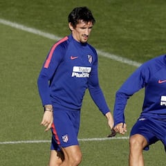 Giménez, baja en Dortmund; regresan Diego Costa y Savic