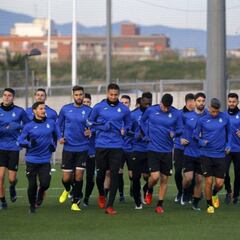 El equipo vuelve sin Demichelis ni Diop y se centra en el ataque