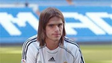 <B>CLUB PARQUE.</B> Como Redondo, Gago comenzó a jugar al fútbol en el Club Parque.