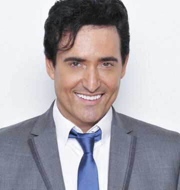 El cantante español de ‘Il Divo’ nos dejó el 19 de diciembre a los 53 años después de varios días ingresado en la UCI de un hospital de Mánchester a causa de una grave infección provocada por la COVID-19. La popular formación musical se encontraba en plena gira por el Reino Unido cuando Carlos Marín comenzó a tener síntomas de la enfermedad. 