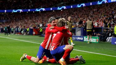 Los jugadores del Atlético celebran el 2-0.