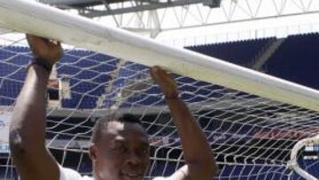 <b>RELAJADO. </b>Carlos Kameni se marchará de vacaciones con la seguridad de que el 15 de julio seguirá jugando en el Espanyol.
