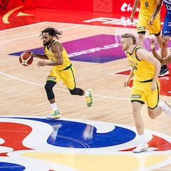 Australia supera la anarquía dominicana y ya está en cuartos