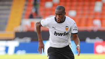 Kondogbia, con el Valencia ante el Huesca.