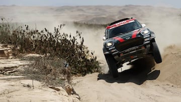 SAN JUAN DE MARCONA, PERU - JANUARY 09:  X-Raid Team no. 314 MINI JOHN COOPER WORKS RALLY car driven by Yazeed Al Rajhi of Saudi Arabia and Timo Gottschalk of Germany compete in the near the beach during Stage Three of the 2019 Dakar Rally between San Juan de Marcona and Arequipa on January 7, 2019 in near San Juan de Marcona, Peru.  (Photo by Dean Mouhtaropoulos/Getty Images)