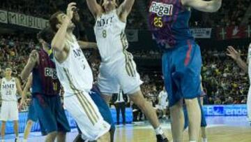 <b>NUEVOS ROLES. </b>Suárez juega ahora más cerca del aro y Begic cuenta.